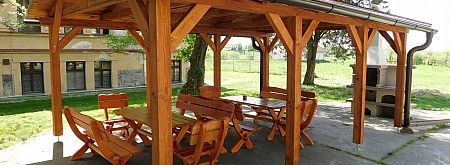 Nové sedenie pod altánkom - DSCN0377